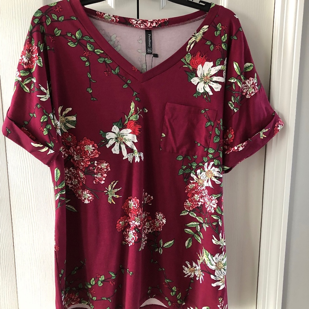 Women's Top with cuffed short sleeves and breast pocket, XL, NWT